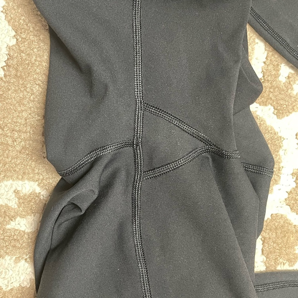 Lululemon - Picture 3 of 3